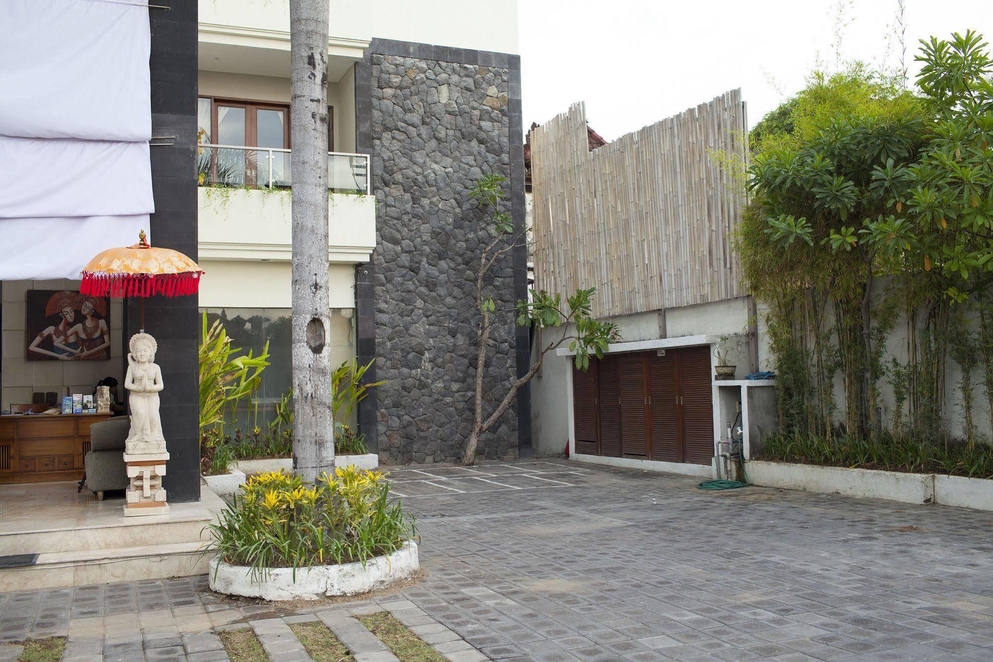 The Segara Suites تانجونغْ بينُوا المظهر الخارجي الصورة